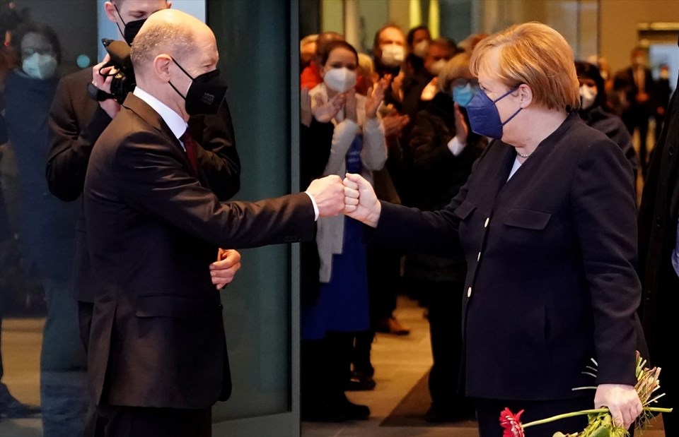 Almanya'da Olaf Scholz dönemi: Görevi Merkel'den devraldı - 2