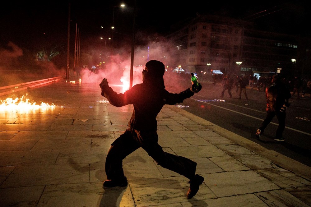 Yunanistan'da tren kazası sonrası tansiyon yüksek: Polis ve göstericiler arasında çatışma - 7