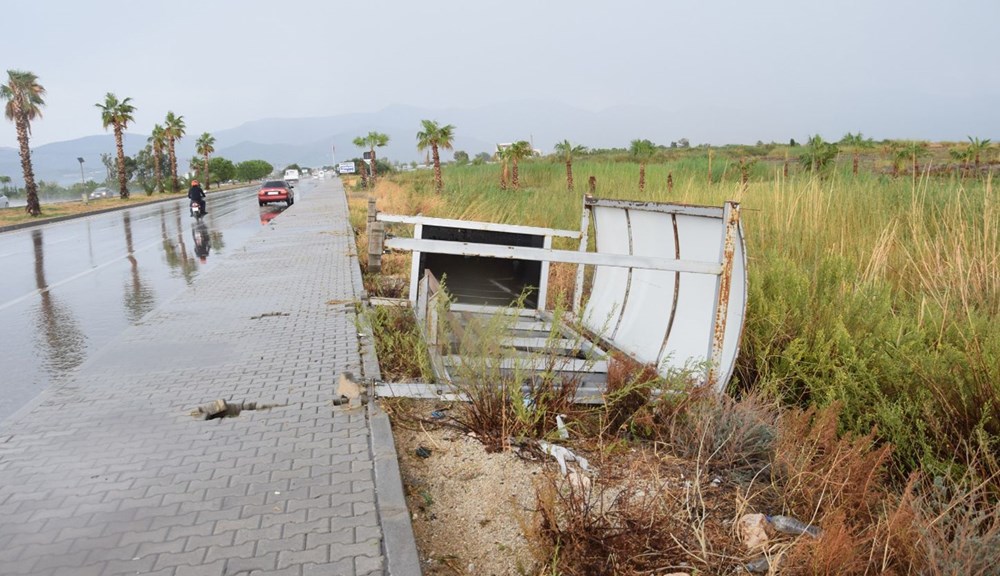 Antalya Kumluca'da kuvvetli rüzgar ve dolu: 1 ölü - 4