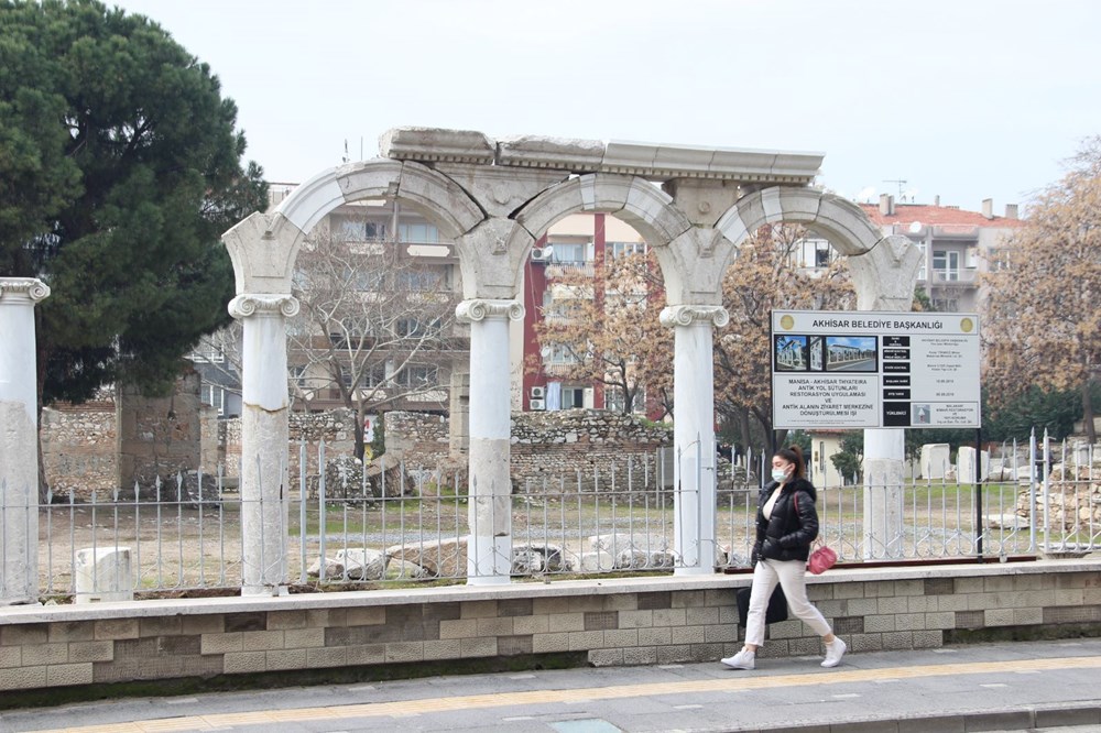 Akhisar'da antik şehirle modern şehir iç içe - 5