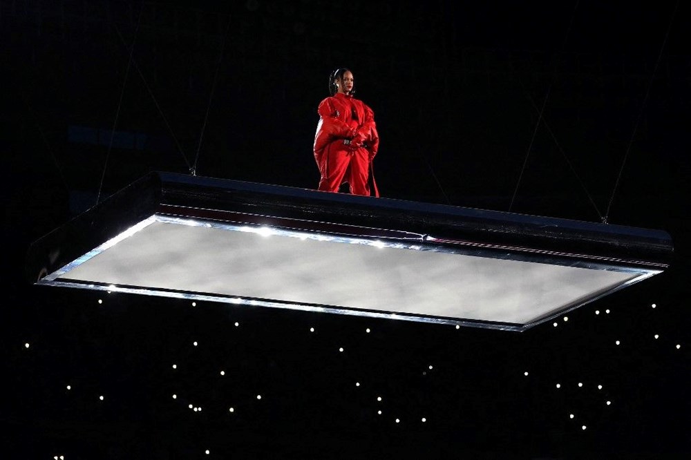 Rihanna ikinci çocuğuna hamile! Superbowl devre arası şovunda açıkladı - 6