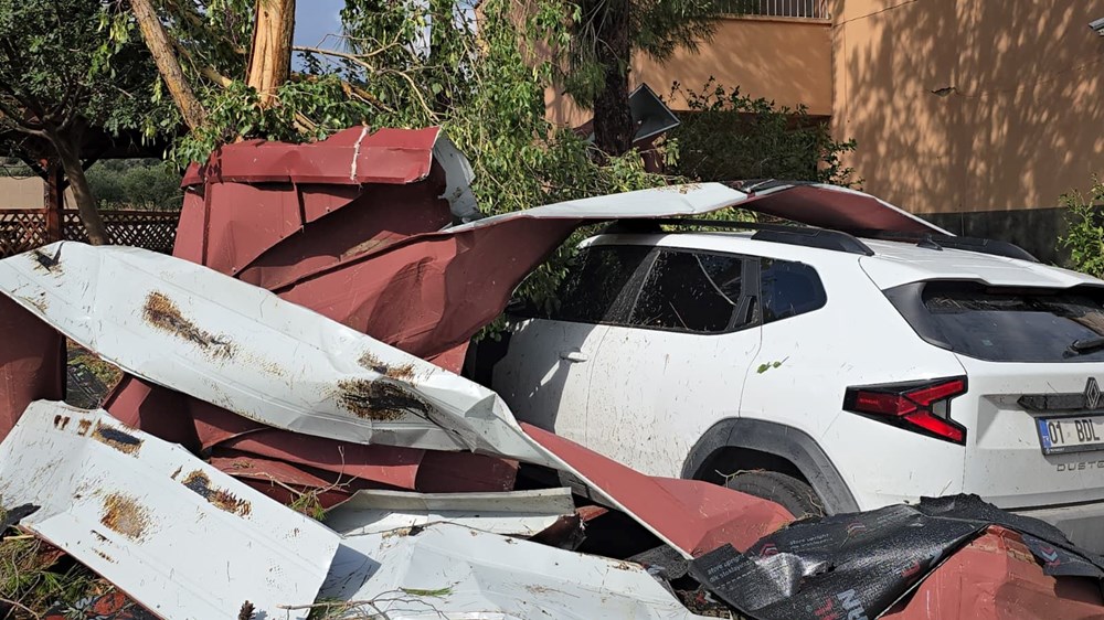 Fırtına Adana'yı vurdu: Çatılar uçtu, ağaçlar devrildi - 4
