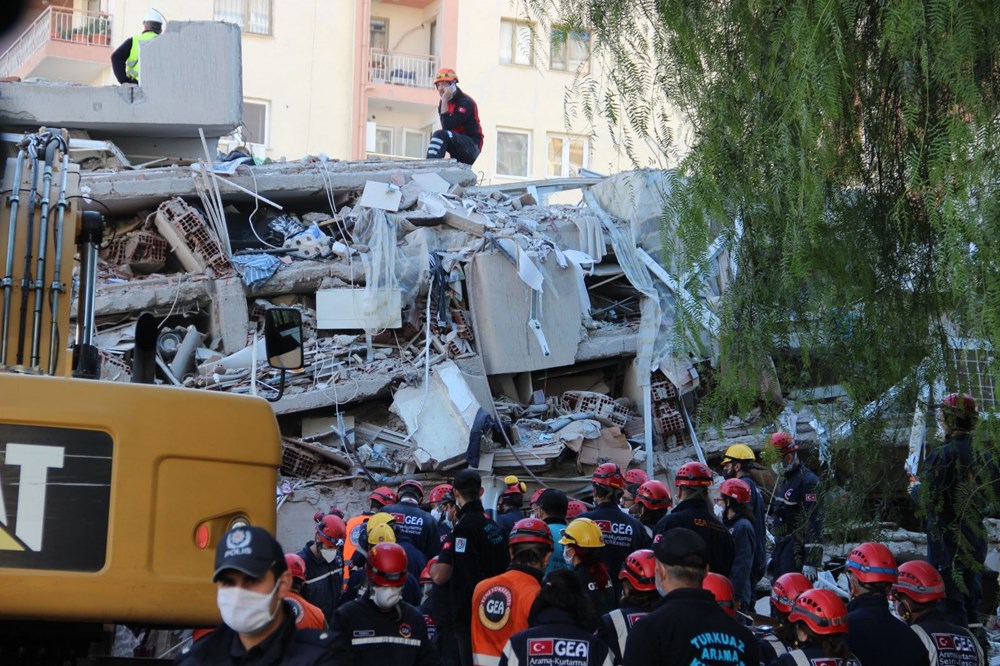 İzmir'de deprem sonrası enkaz altındakiler için zamana karşı yarış (33 saat sonra kurtarıldı) - 5