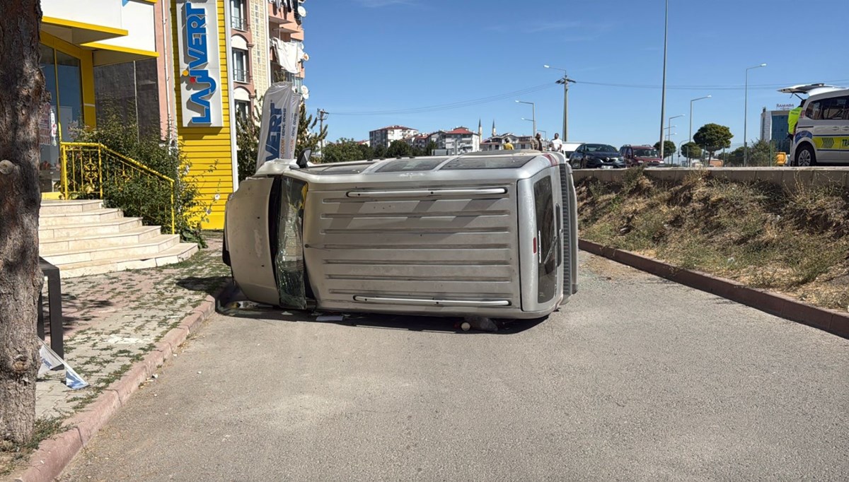 Sivas'ta kaza: Araç yoldan çıktı