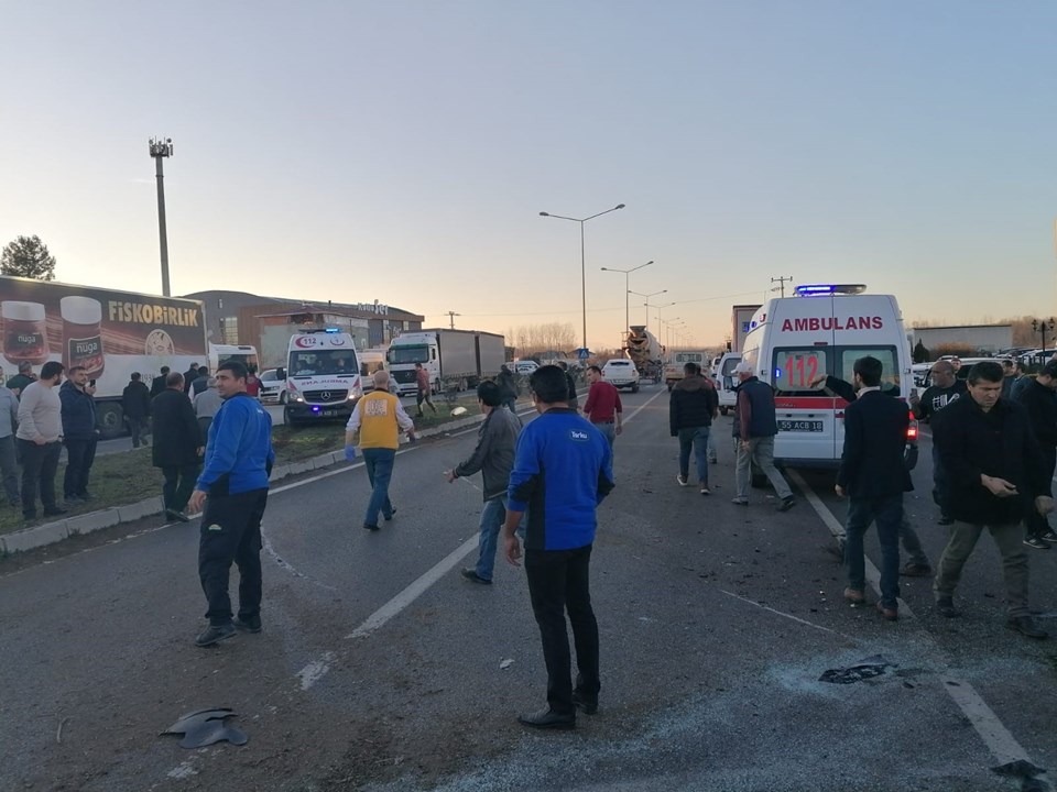 Samsun'da öğrenci servisi devrildi: 2 ölü, 10 yaralı - 1