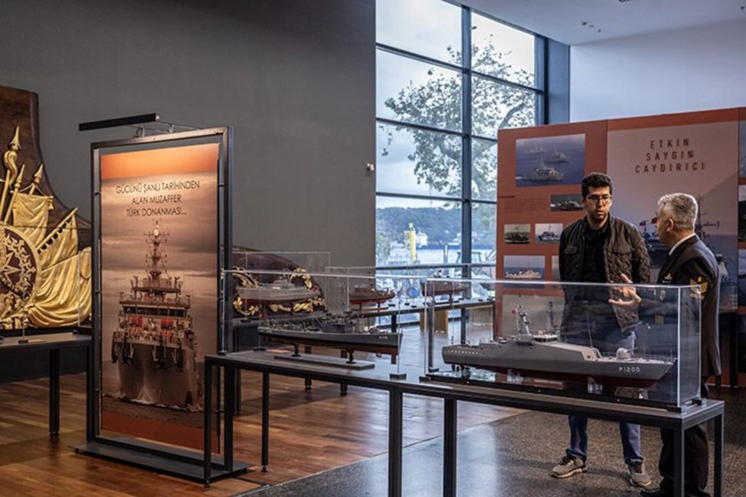 Beşiktaş Deniz Müzesi'nde "Engin Denizlerin Sıradağları" adlı maket gemi sergisi açıldı