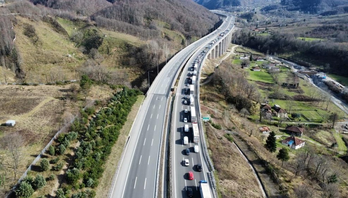 Anadolu Otoyolu’nda kaza: Kilometrelerce kuyruk oluştu