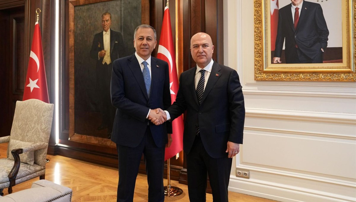 CHP’li Bakan, İçişleri Bakanı Yerlikaya ile görüştü: “Çözüm önerilerimizi dile getirdik” CHP’li Bakan, İçişleri Bakanı Yerlikaya ile görüştü: “Çözüm önerilerimizi dile getirdik”