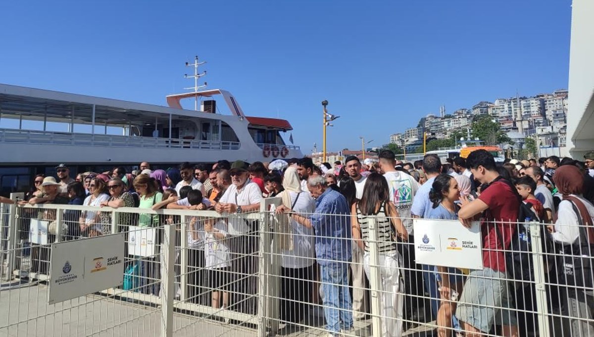 Tatilin son gününde Adalar'a akın: İskeleler doldu taştı