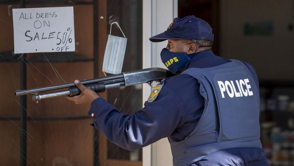 Güney Afrikalı polis, şüpheli sandığı 10 yaşındaki oğlunu vurdu