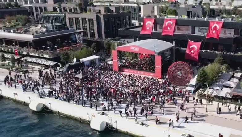 Galataport'ta Cumhuriyet coşkusu: Doğuş Çocuk Senfoni Orkestrası'ndan 101. Yıl Konseri