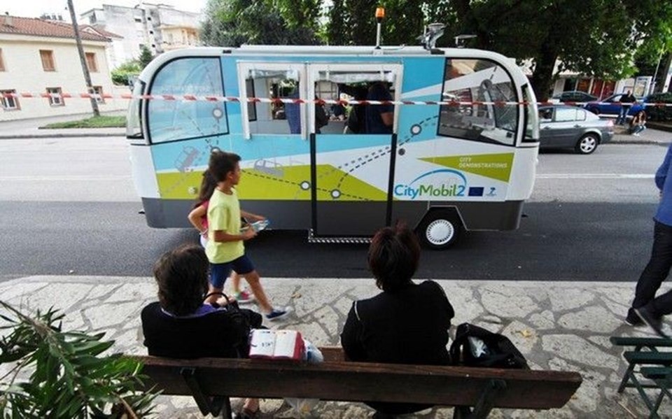 Avrupa'nın ilk şoförsüz minibüsleri yolcu taşımaya başladı - 4