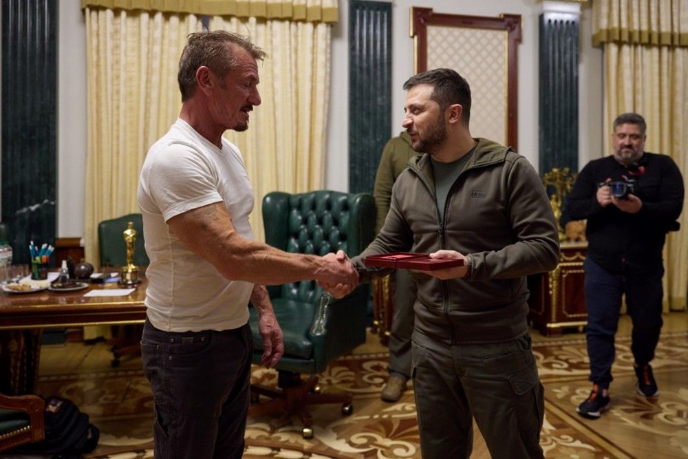 Sean Penn'den Zelenski'ye 'Oscar' hediyesi - 4