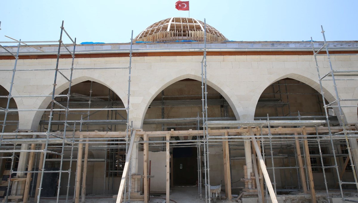 Depremde hasar alan Habib-i Neccar Camisi'nin restorasyon çalışmaları sürüyor