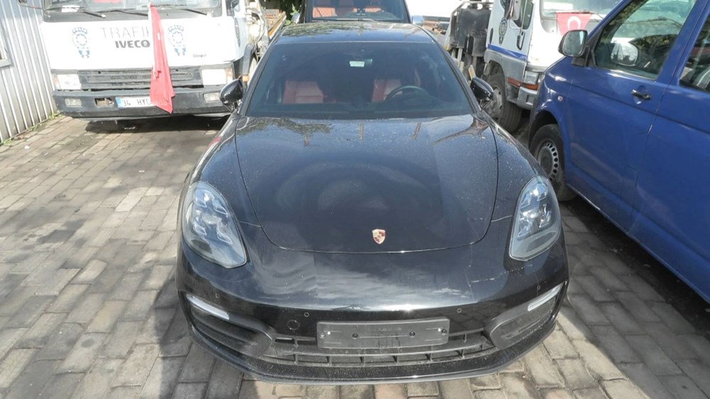 Dilan Polat ve Engin Polat'ın araçları yediemin otoparkında - 7