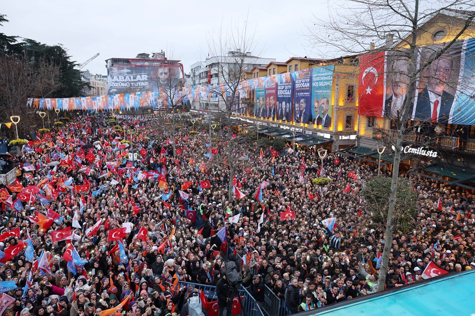 Cumhurbaşkanı Erdoğan: Siyaset istismarla mevzi kapma yarışı değildir - 1