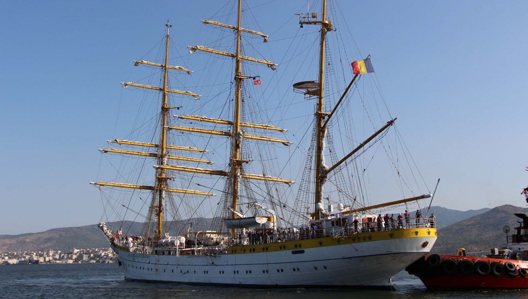 “Storia galleggiante” Nava Scoala Mircea ancorata nel porto di Izmir Alsancak