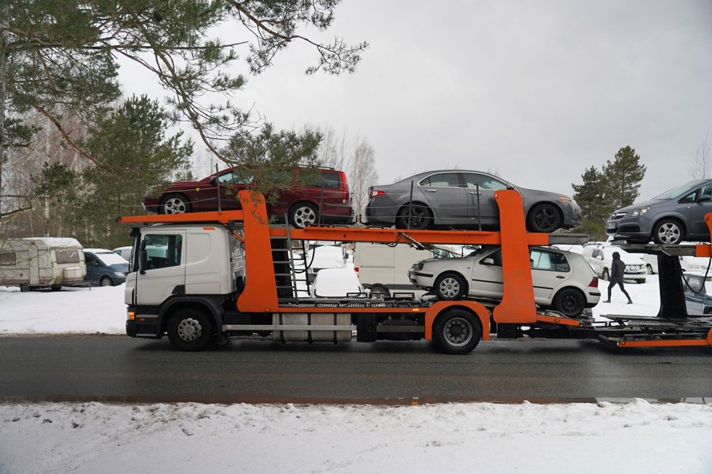 Letonya'da alkollü sürücülerin araçları Ukrayna'ya gönderiliyor - 3