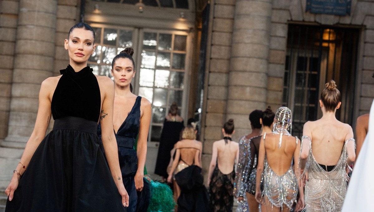 Modanın ustaları Paris'te: Haute couture defileleri