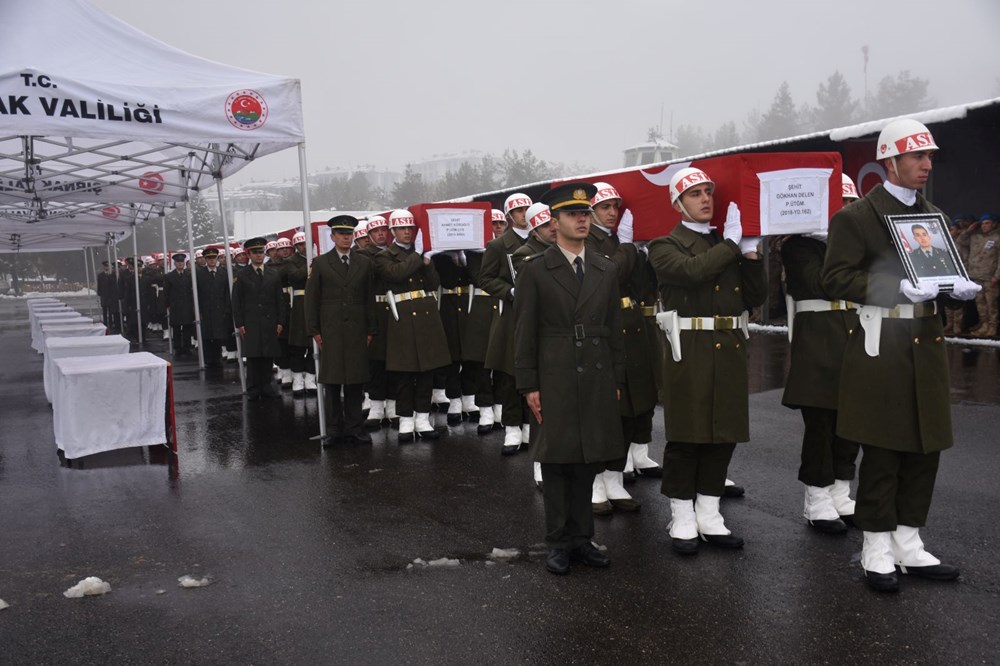 Pençe-Kilit Harekatı bölgesinde şehit olan 9 asker için Şırnak'ta tören - 6