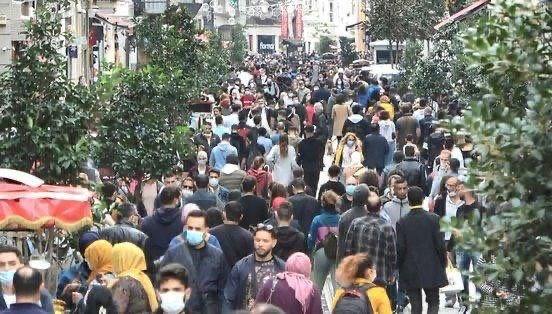 Bakan Koca'dan İstiklal Caddesi mesajı: Bu kalabalığa sağlam giren hasta çıkar