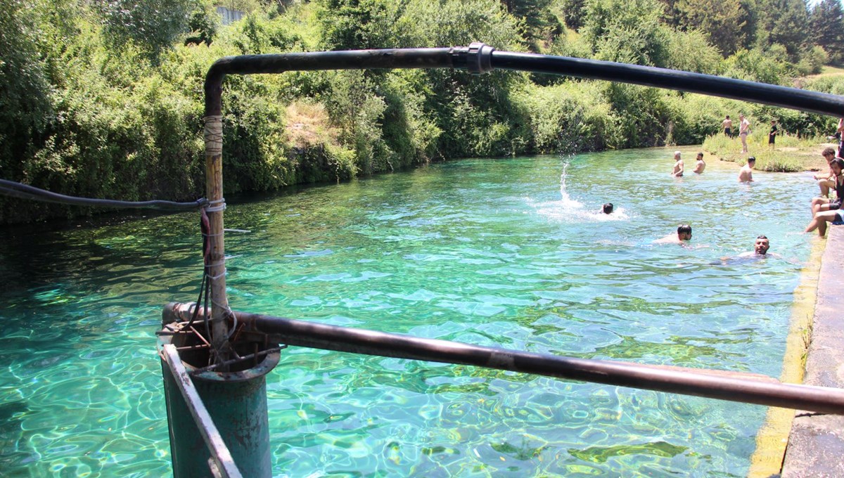 Bolu'da girilmesi yasak olan barajda yüzen 13 kişiye ceza