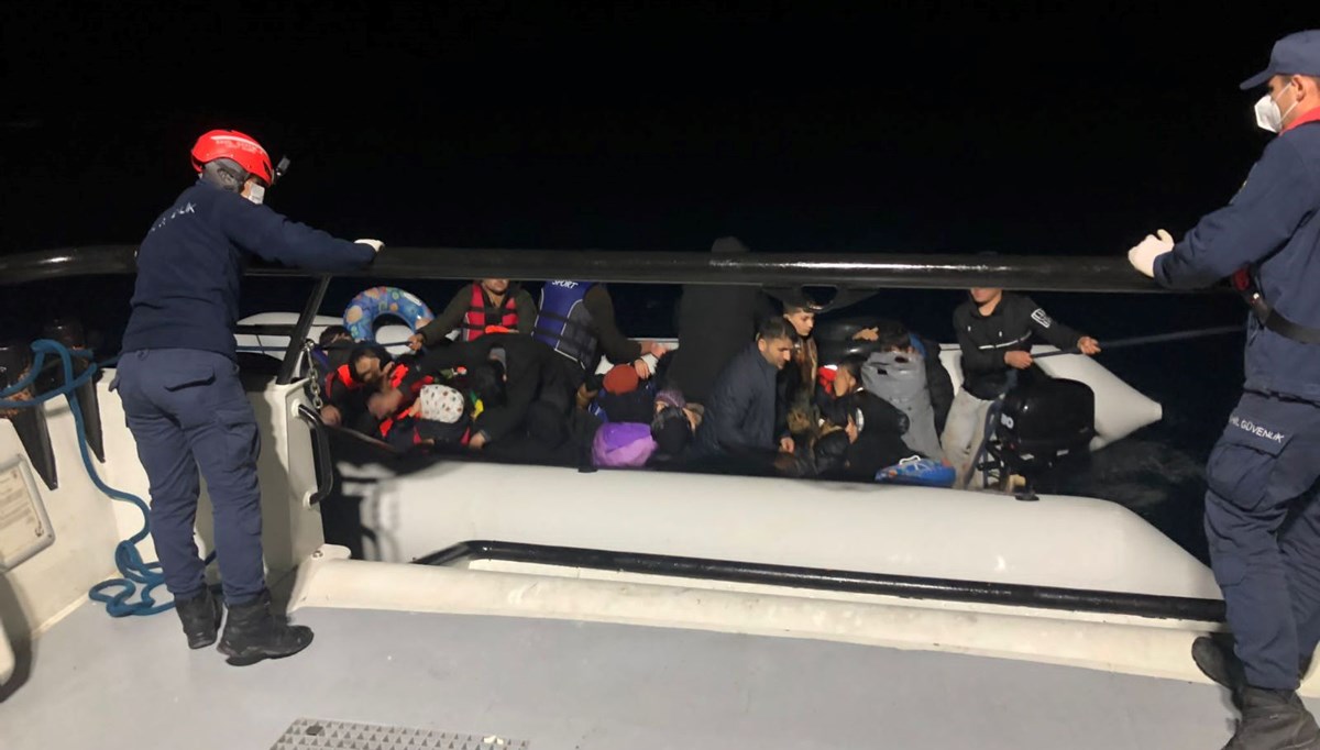 Bodrum açıklarında 31 kaçak göçmen yakalandı Bodrum açıklarında 31 kaçak göçmen yakalandı
