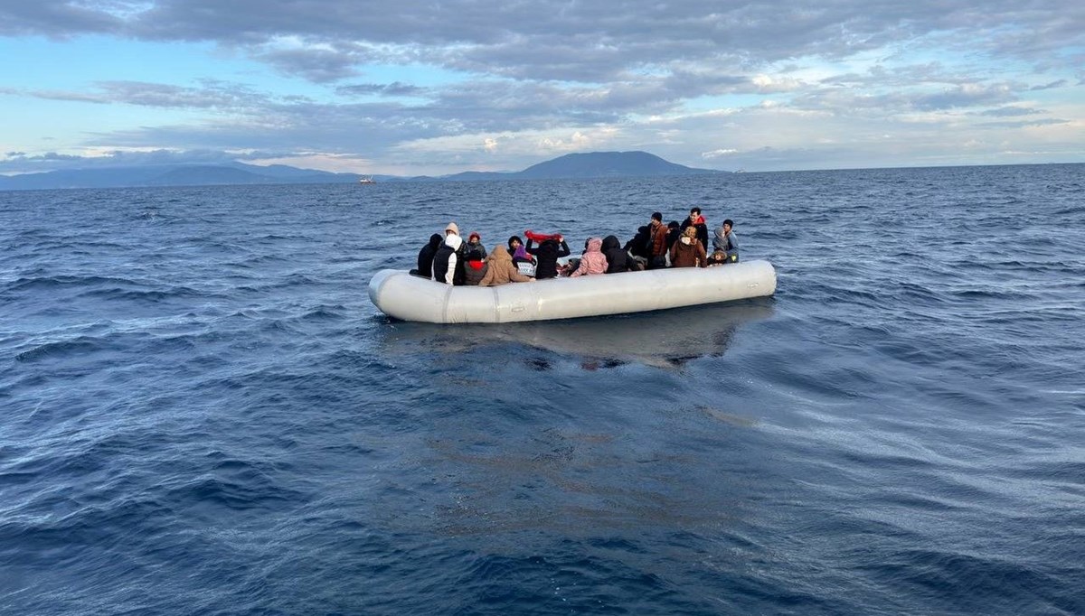 İzmir açıklarında 43 kaçak göçmen kurtarıldı