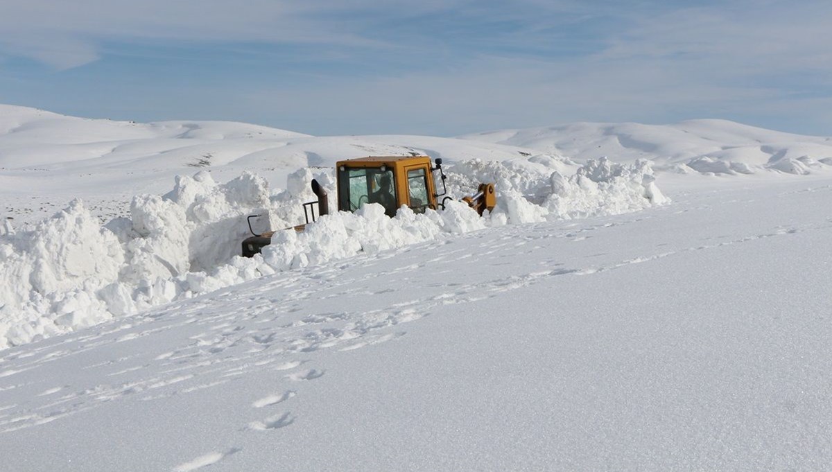 Başkale’de eğitime kar engeli: 132 yerleşim yerinin yolu ulaşıma kapandı