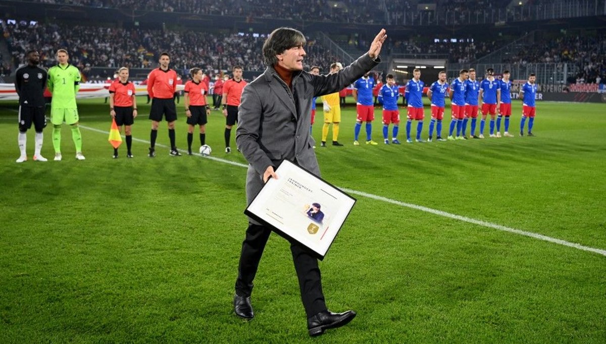 Almanya Futbol Federasyonu eski teknik direktör Löw'e veda etti