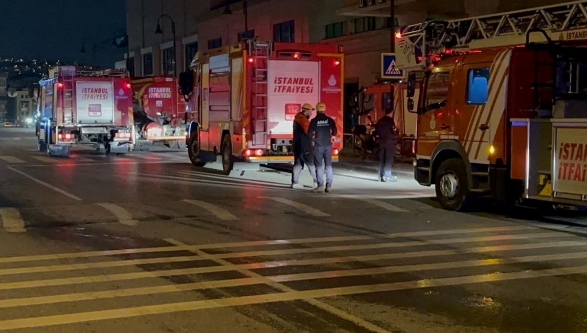 Maltepe'de AVM'nin çocuk oyun alanında yangın