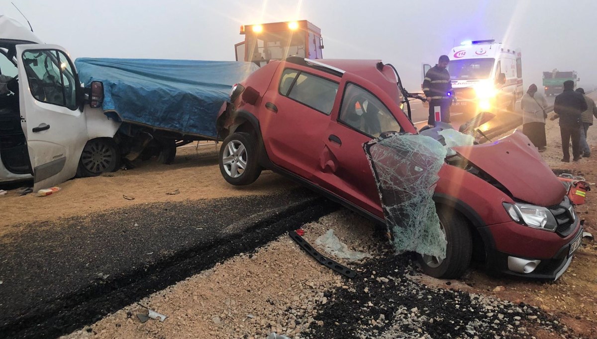 Okul servisi kaza yapan otomobile çarptı: 1 ölü, 8 yaralı
