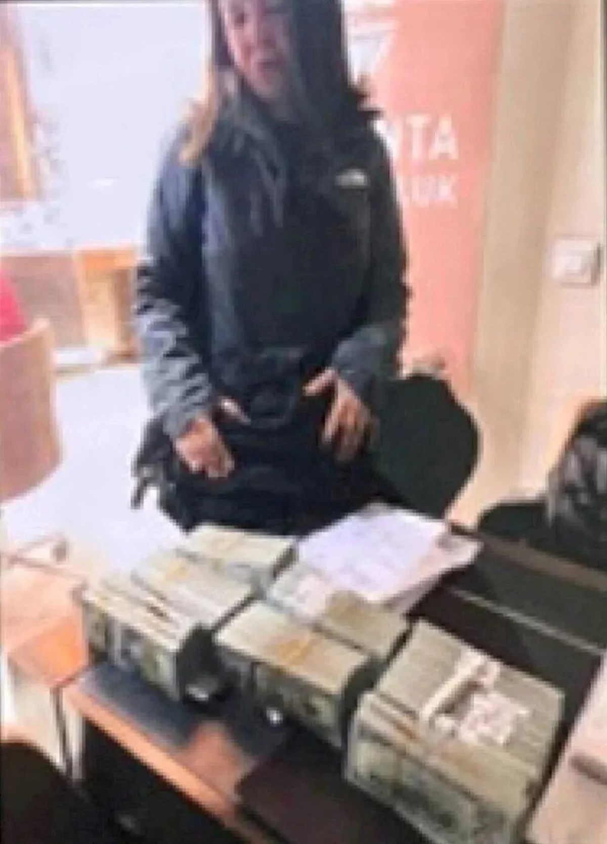 Gizli fona yatırılması için teslim edilen paraların görüntüsü dava dosyasına girdi Gizli fona yatırılması için teslim edilen paraların görüntüsü dava dosyasına girdi