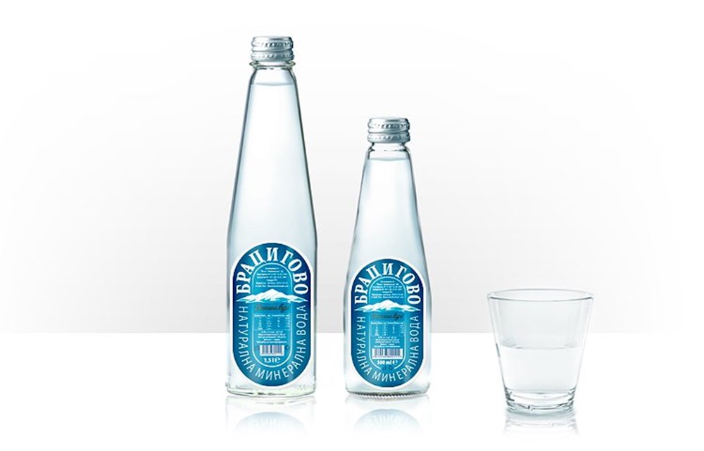 Газированная вода упаковка. Вода питьевая в стеклянной бутылке. Минеральная вода в стеклянных бутылках. Премиальная минеральная вода. Минеральные воды.