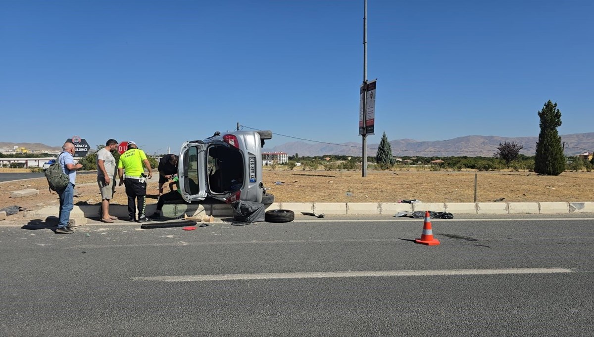 Elazığ'da motosikletle otomobil çarpıştı
