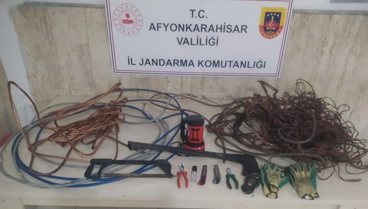 Çiftçilerin kabusu olan kablo hırsızlarını jandarma yakaladı