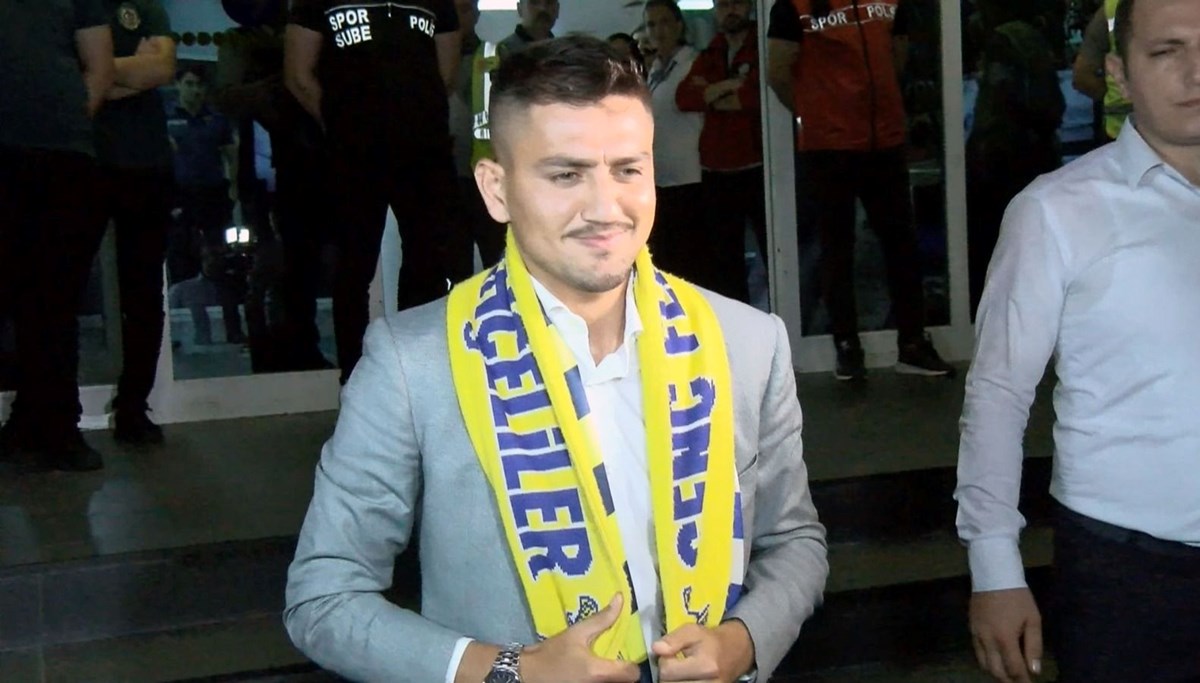Fenerbahçe'nin yeni transferi Cengiz Ünder, İstanbul'a geldi Fenerbahçe'nin yeni transferi Cengiz Ünder, İstanbul'a geldi