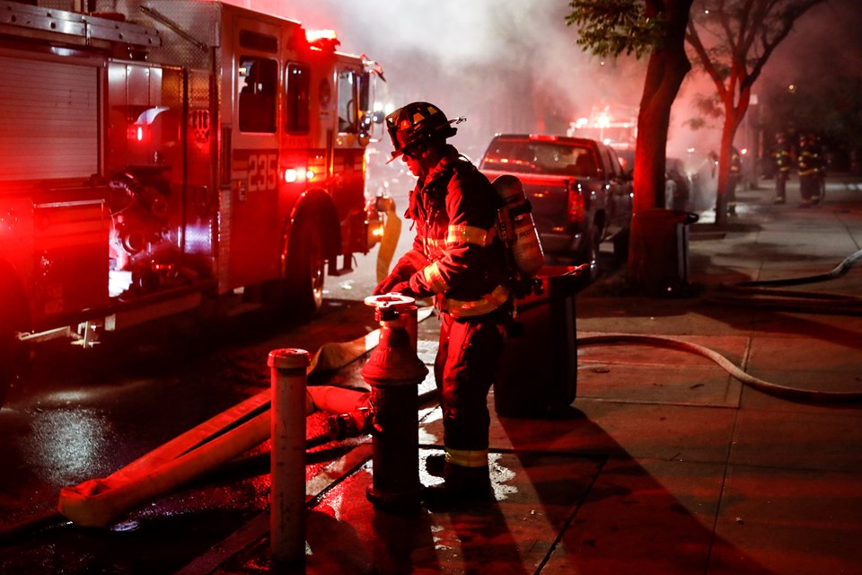 New York’ta aşı olmayan 2 binden fazla itfaiyeci "sağlık izni"ne çıktı - 1