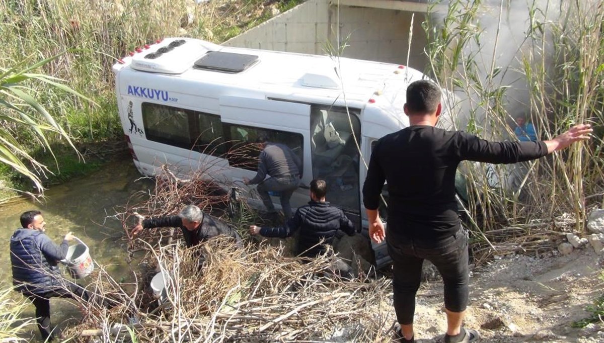 Mersin’de yolcu minibüsü kaza yaptı: 1 ölü, 13 yaralı