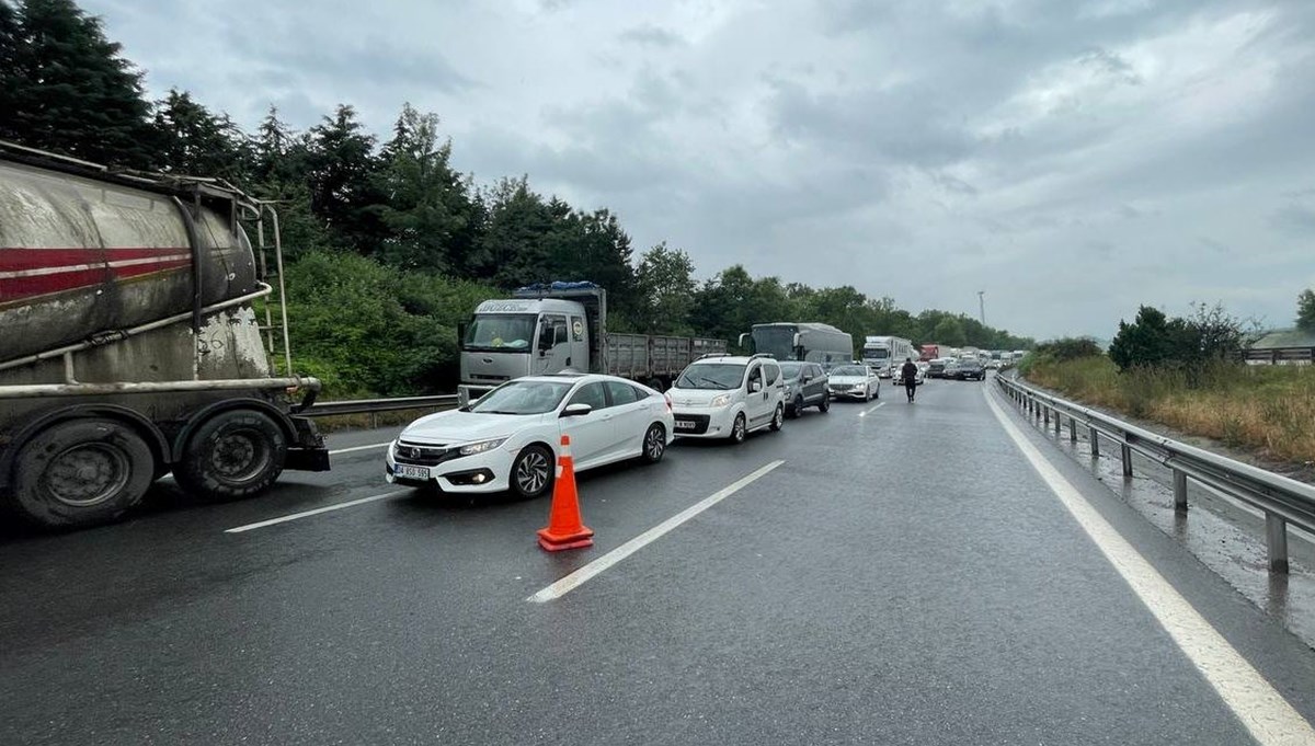 Anadolu Otoyolu'nda 10 araçlık zincirleme kaza