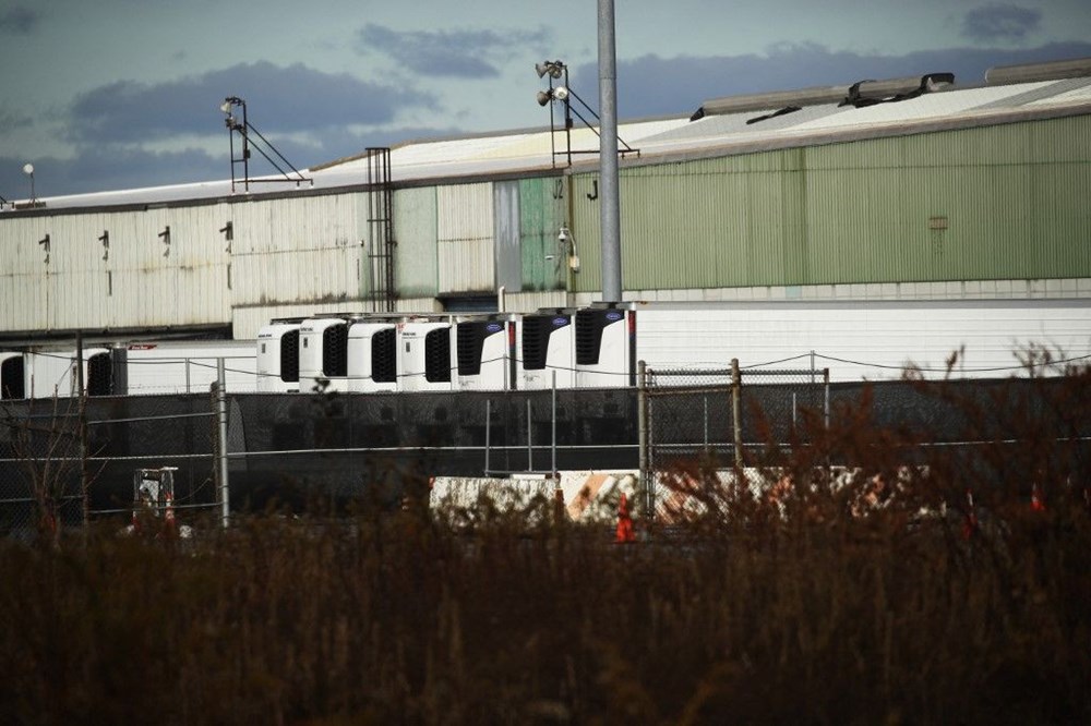 Covid-19: New York’ta 750 cenaze bir yıldan fazladır kamyonlarda bekliyor - 9