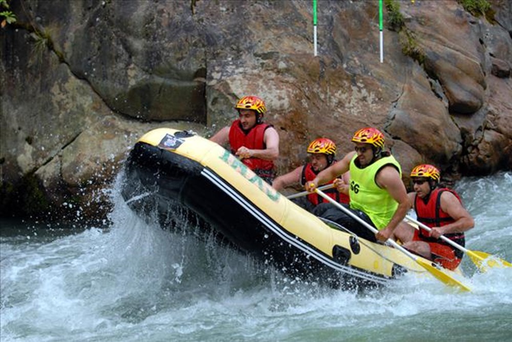 Rafting heyecanı ambulansta bitti - 1