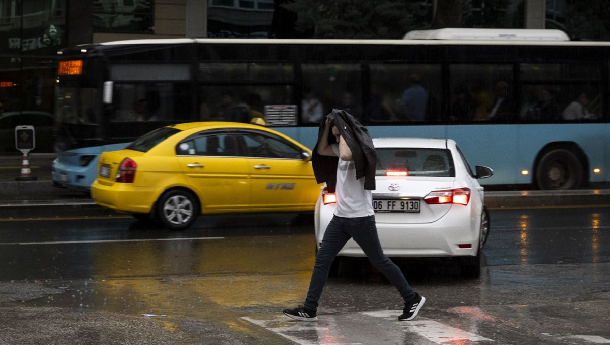 Ankara’da sağanak yağış: Saat 13.00’ten itibaren şiddetlenmesi bekleniyor