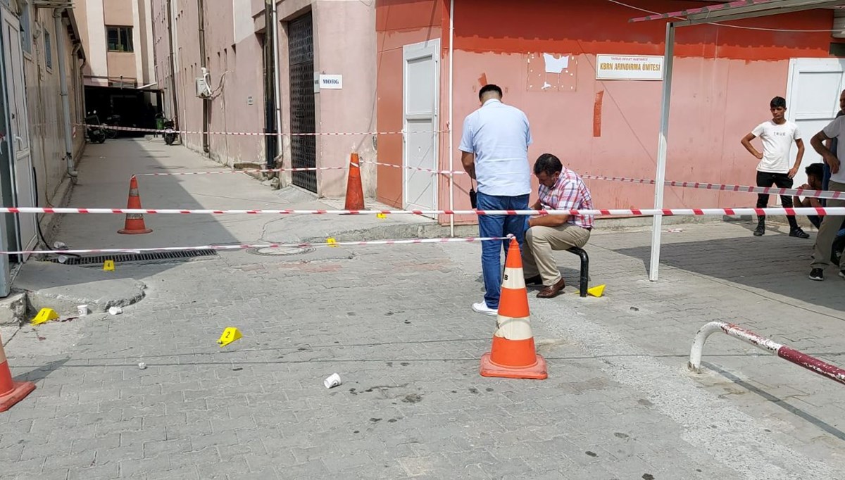 Mersin'de hastane bahçesinde silahlı kavga: 2 yaralı
