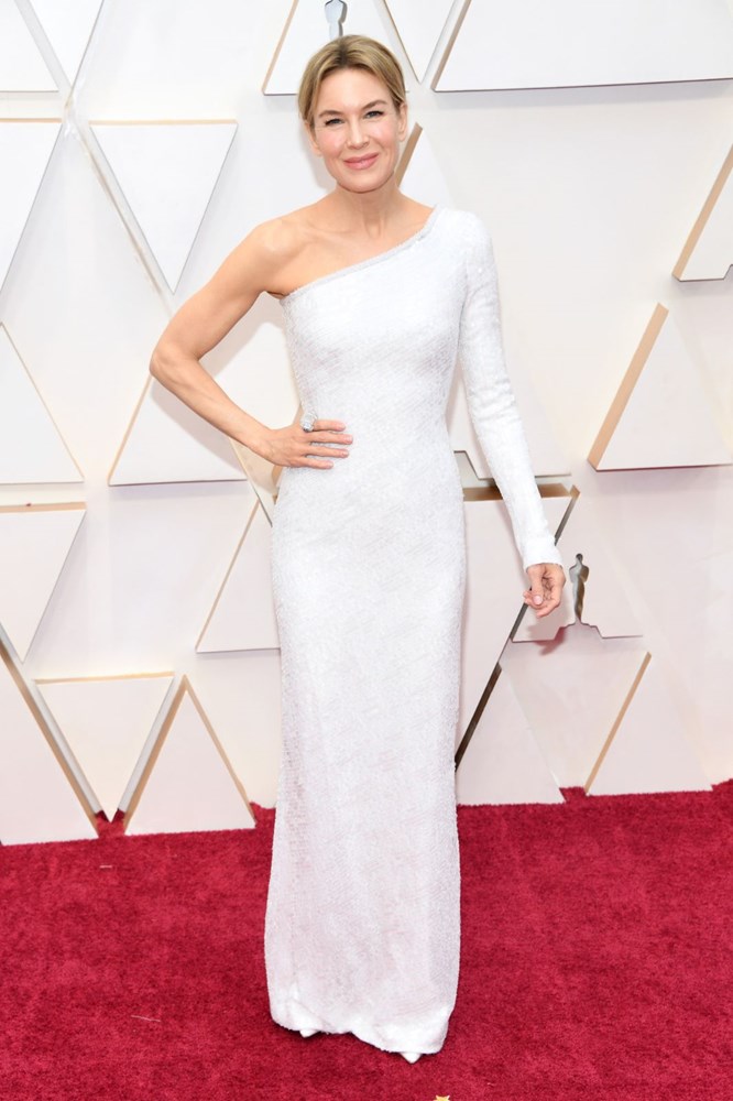 <p>Renée Zellweger oscar red carpet</p><p>Dress: Armani Privé</p>