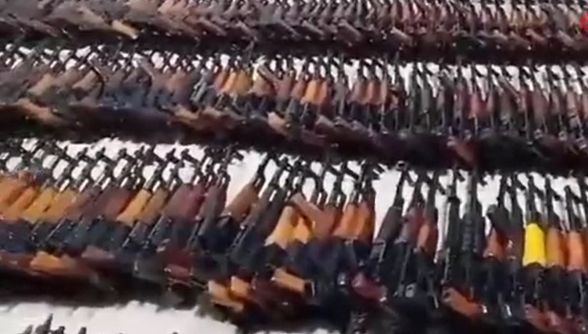 Zap bölgesinde 467 adet kullanılmamış AK-47 ele geçirildi Zap bölgesinde 467 adet kullanılmamış AK-47 ele geçirildi