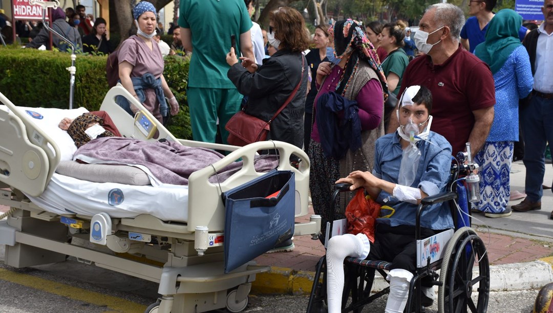 Antalya'da hastanede yangın paniği: Hastalar sedyelerle tahliye edildi