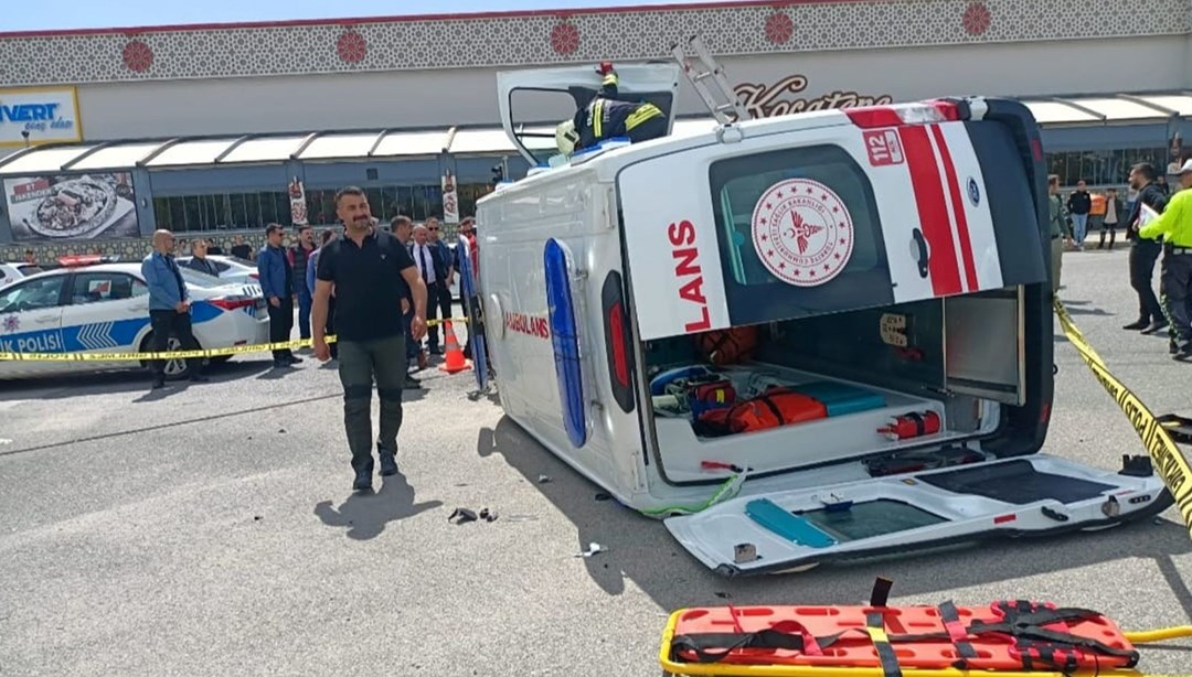 Erzincan'da otomobil ile ambulans çarpıştı 6 yaralı