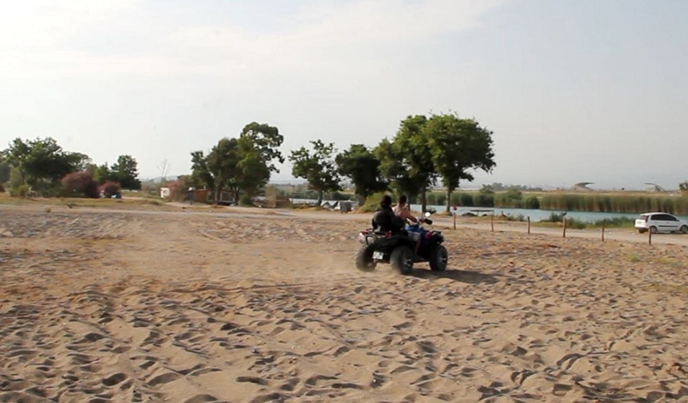 Caretta yuvalama alanına ATV ile daldılar - 2