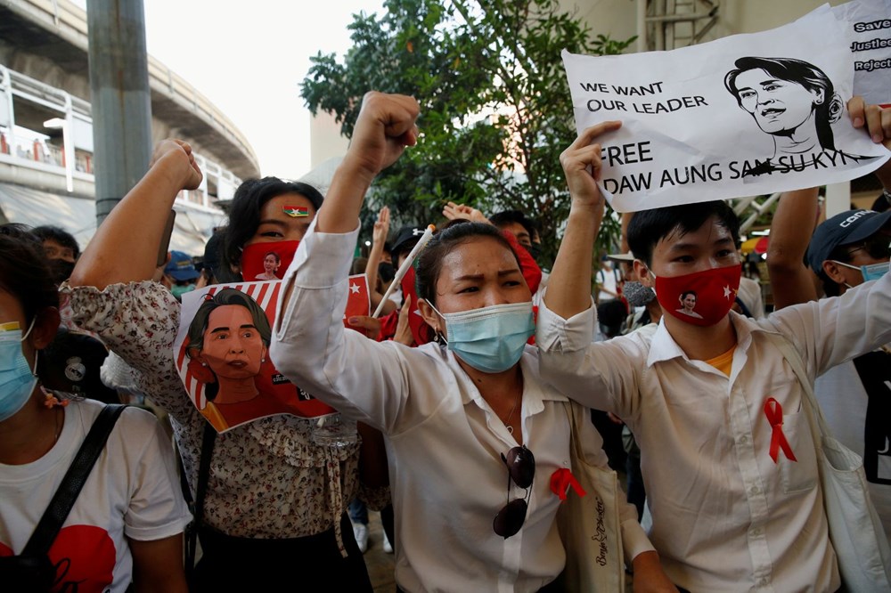 Myanmar'daki darbe protestolarında kan aktı: En az18 ölü - 21
